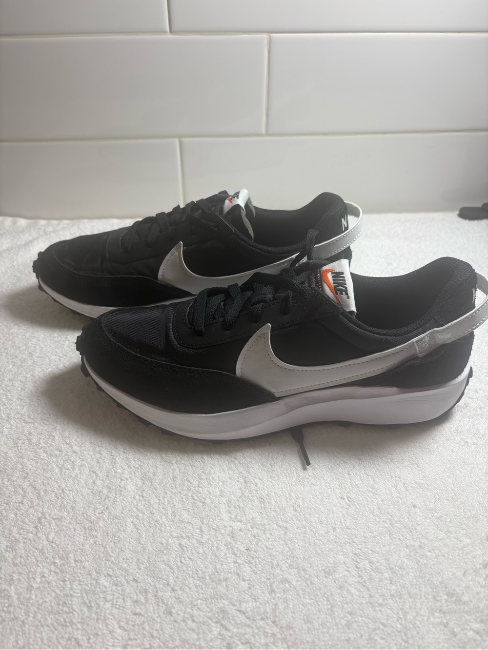 Nike Women's Waffle Debut Shoes, Bkack / White Sz 10